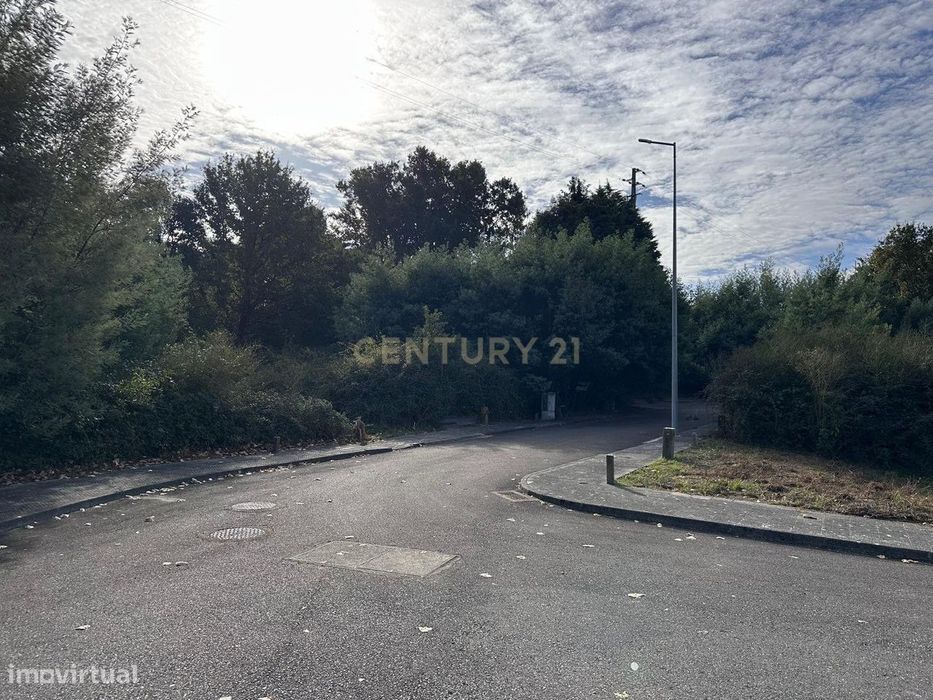 Vende-se 3 lotes de terreno urbano  na Urbanização Quinta da Regucha e