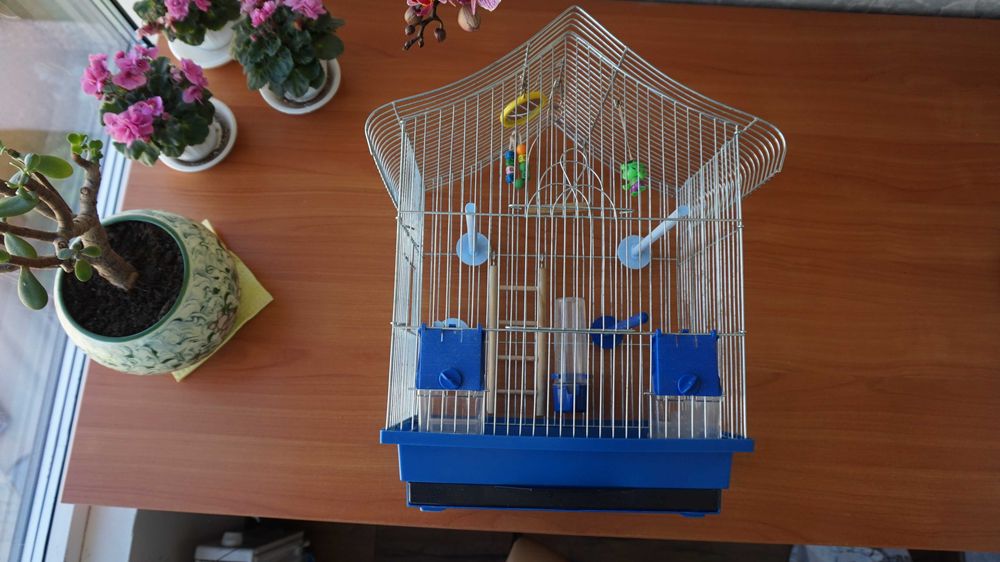 Клетка для попугаев, канареек и других маленьких птиц