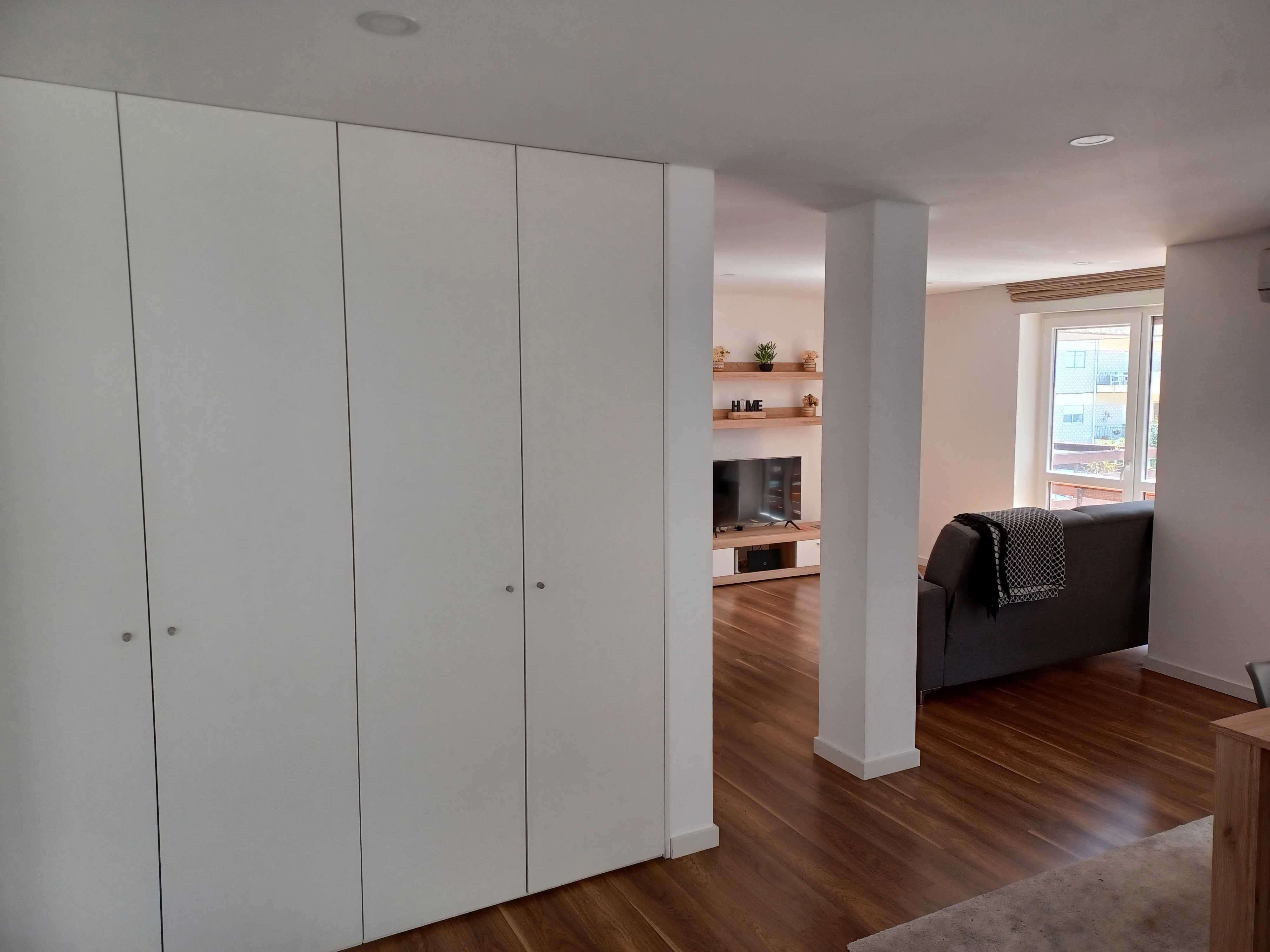 Alugo dois quartos a estudantes em apartamento  renovado e mobilado