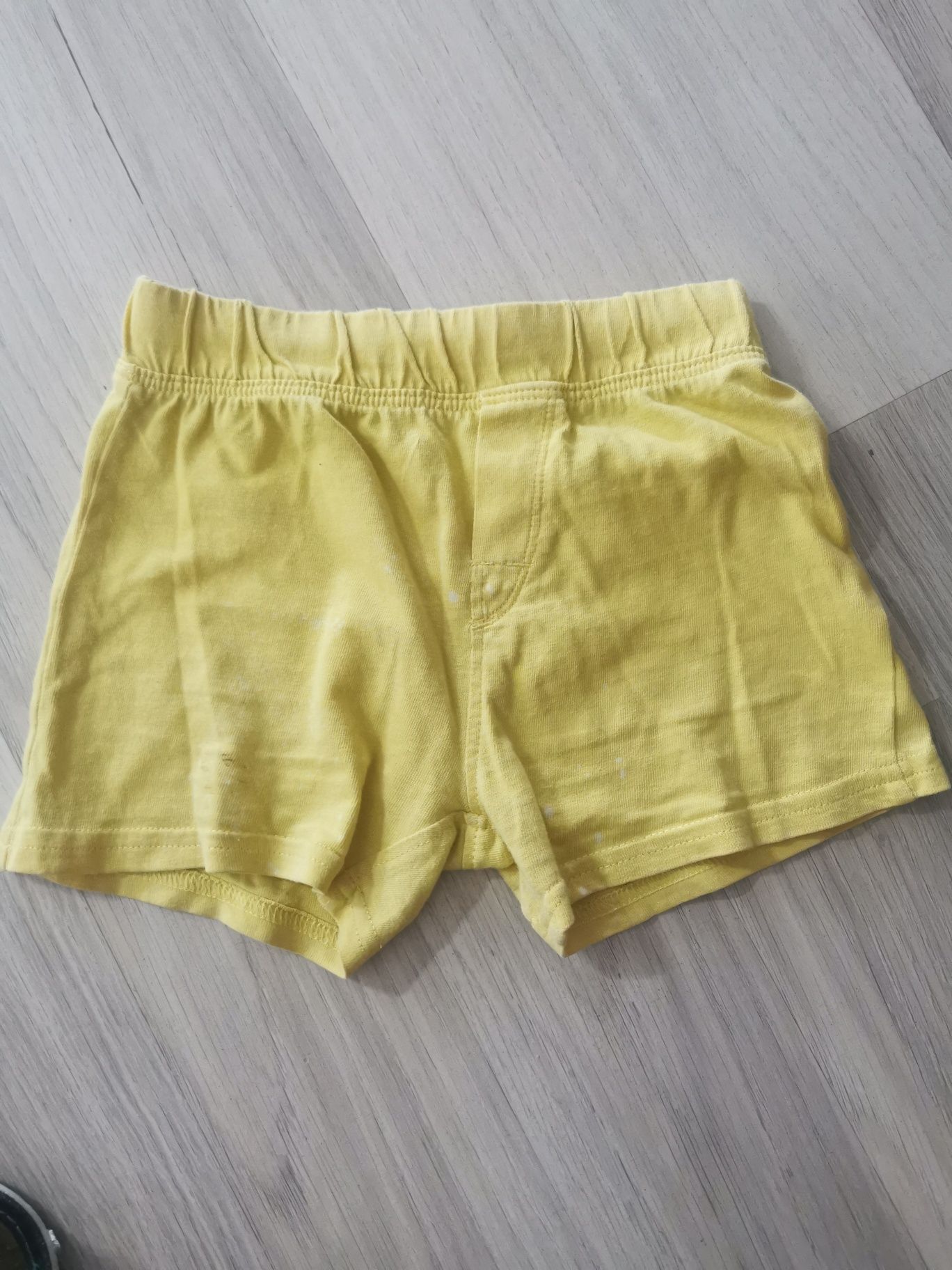 Spodenki krótkie chłopięce r. 86 (4 sztuki)