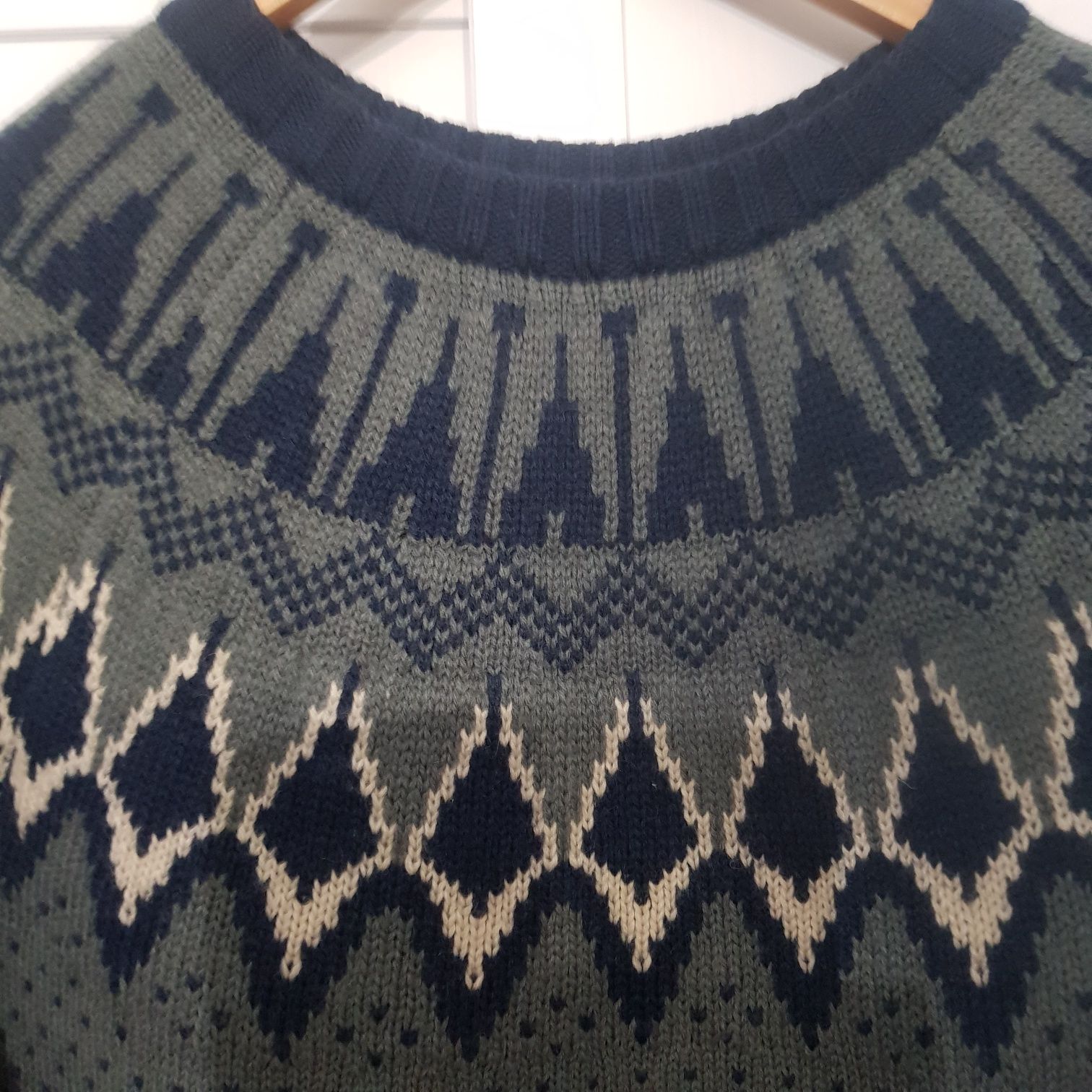Sweter damski we wzory