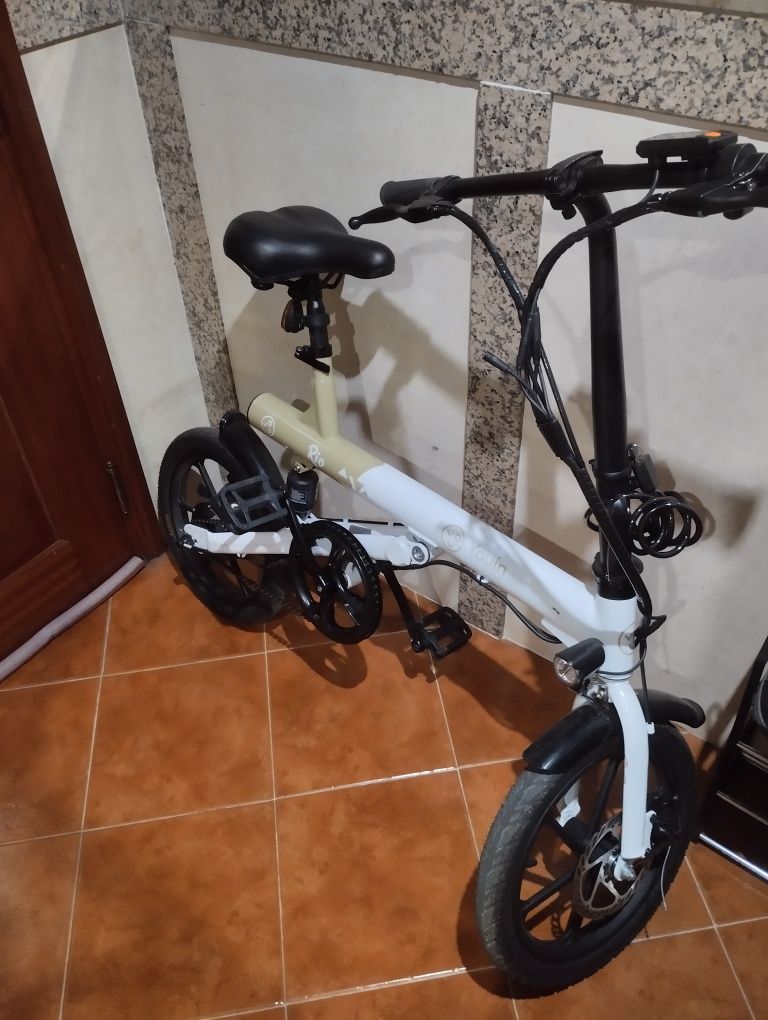 Bicicleta elétrica dobrável