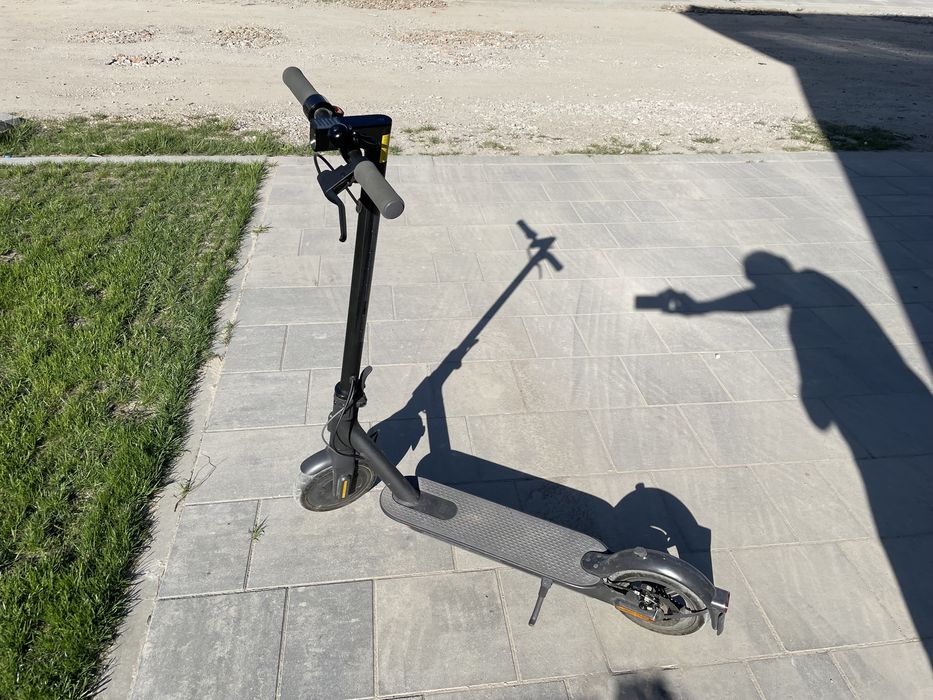 Mi Electric Scooter Essential