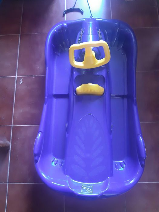 Trenó para neve com travões e volante