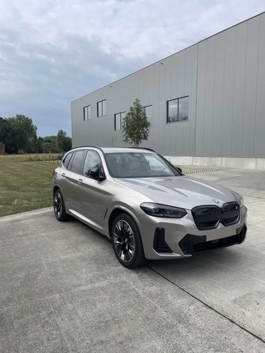 BMW iX3      2023