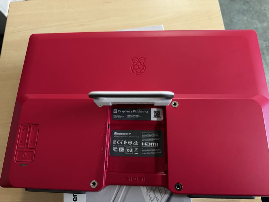 Zestaw z Raspberry Pi 500 - EU 8GB RAM 2,4GHz + oficjalne akcesoria
