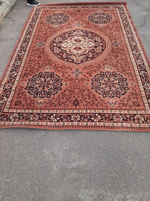 Продам килим 2м х3м