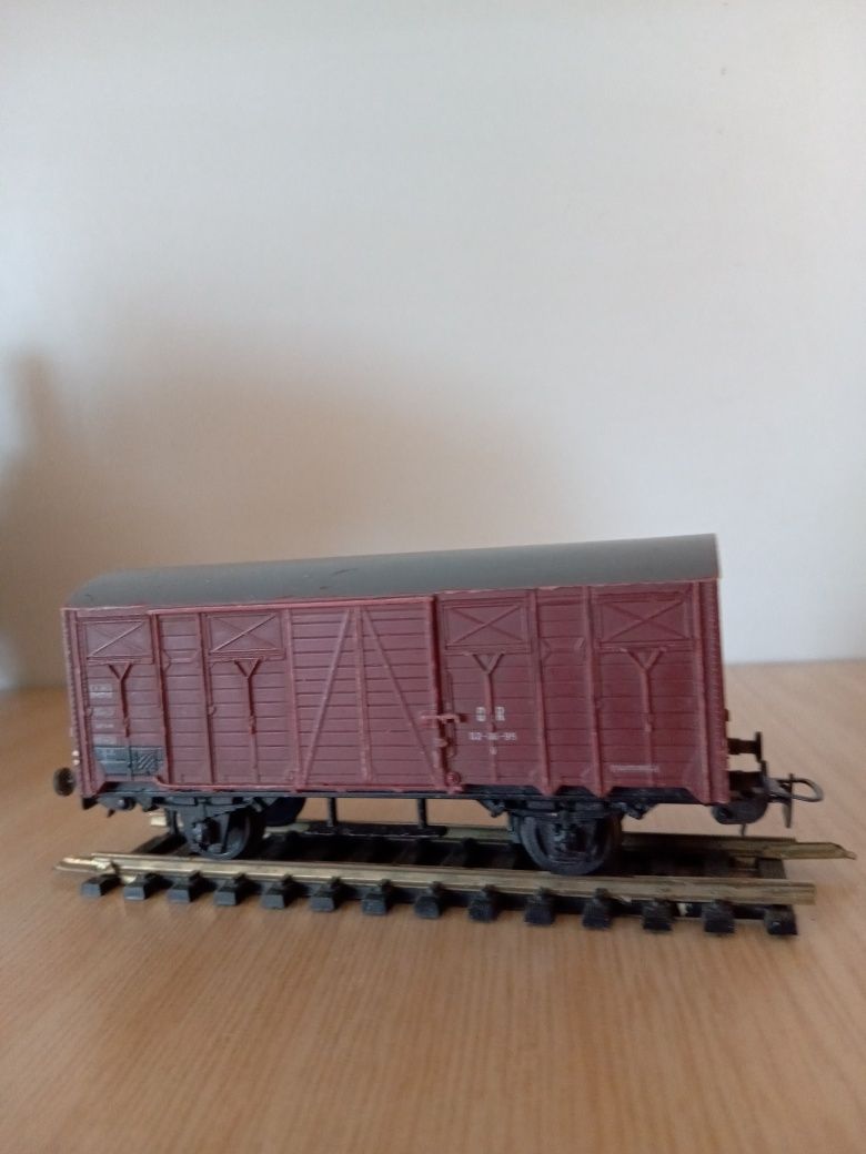 Wagon towarowy kryty 2 oś. PIKO