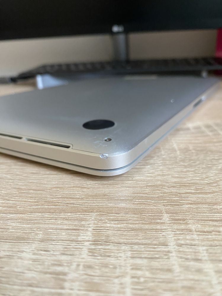 Macbook Pro 13 2015 256Gb БЕЗ БЛОКУВАНЬ Довго тримає заряд!