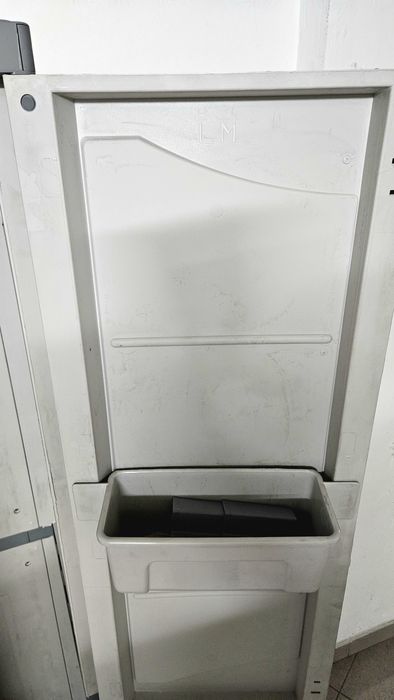 Armário em PVC alto exterior cinza 3 portas da Leroy Merlin