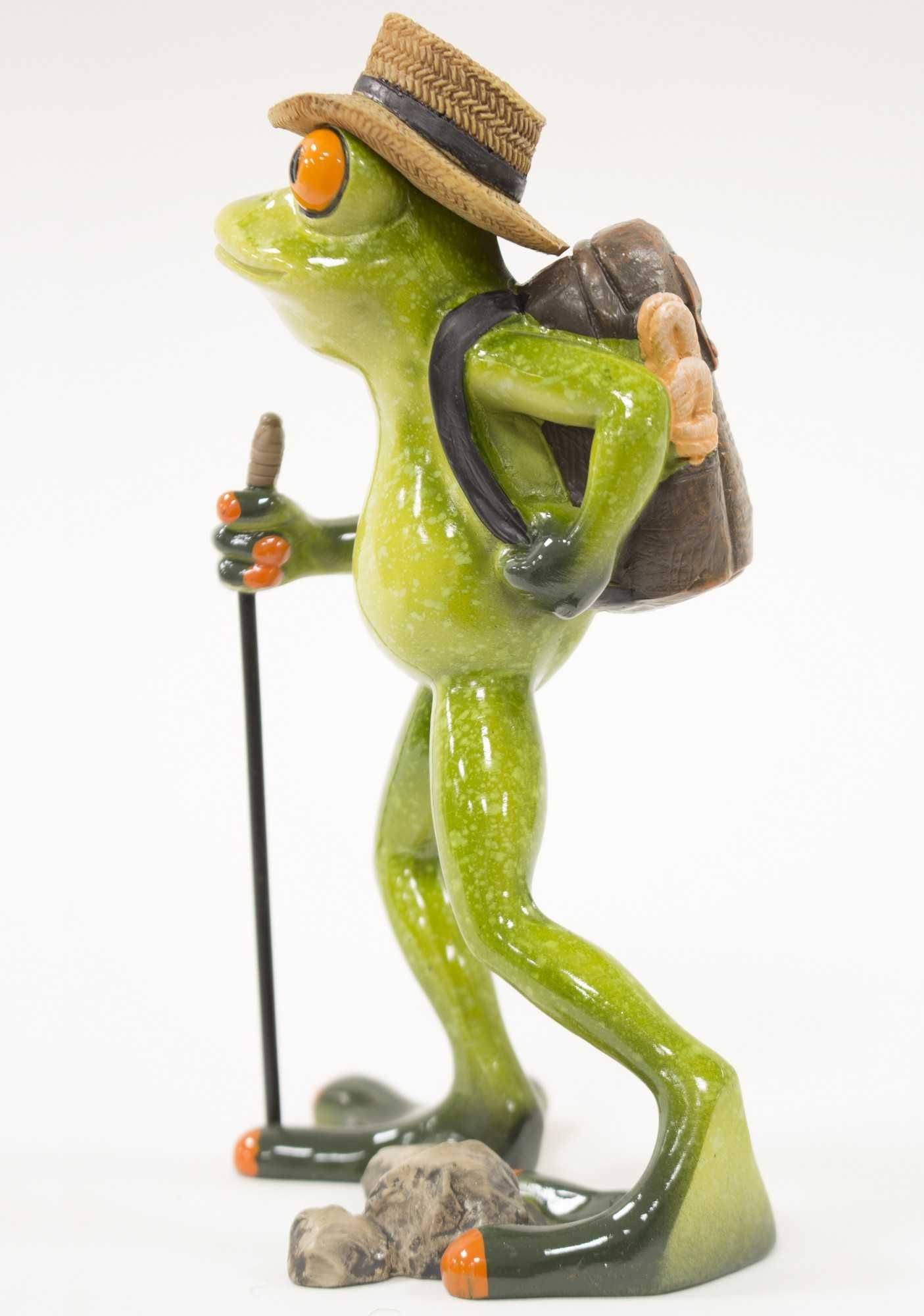 Figurka żaba turysta podróżnik z plecakiem