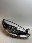 FORD FIESTA MK8 Lampa przednia prawa