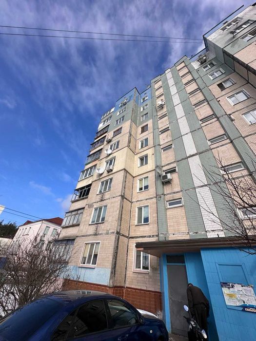 Продаж трикімнатної квартири в Києві, з ремонтом та меблями