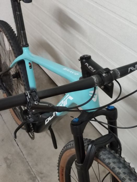 899€
Berria bravo carbon 29 
Tamanho M
Transmissão 1x12 x01
Travões Sh