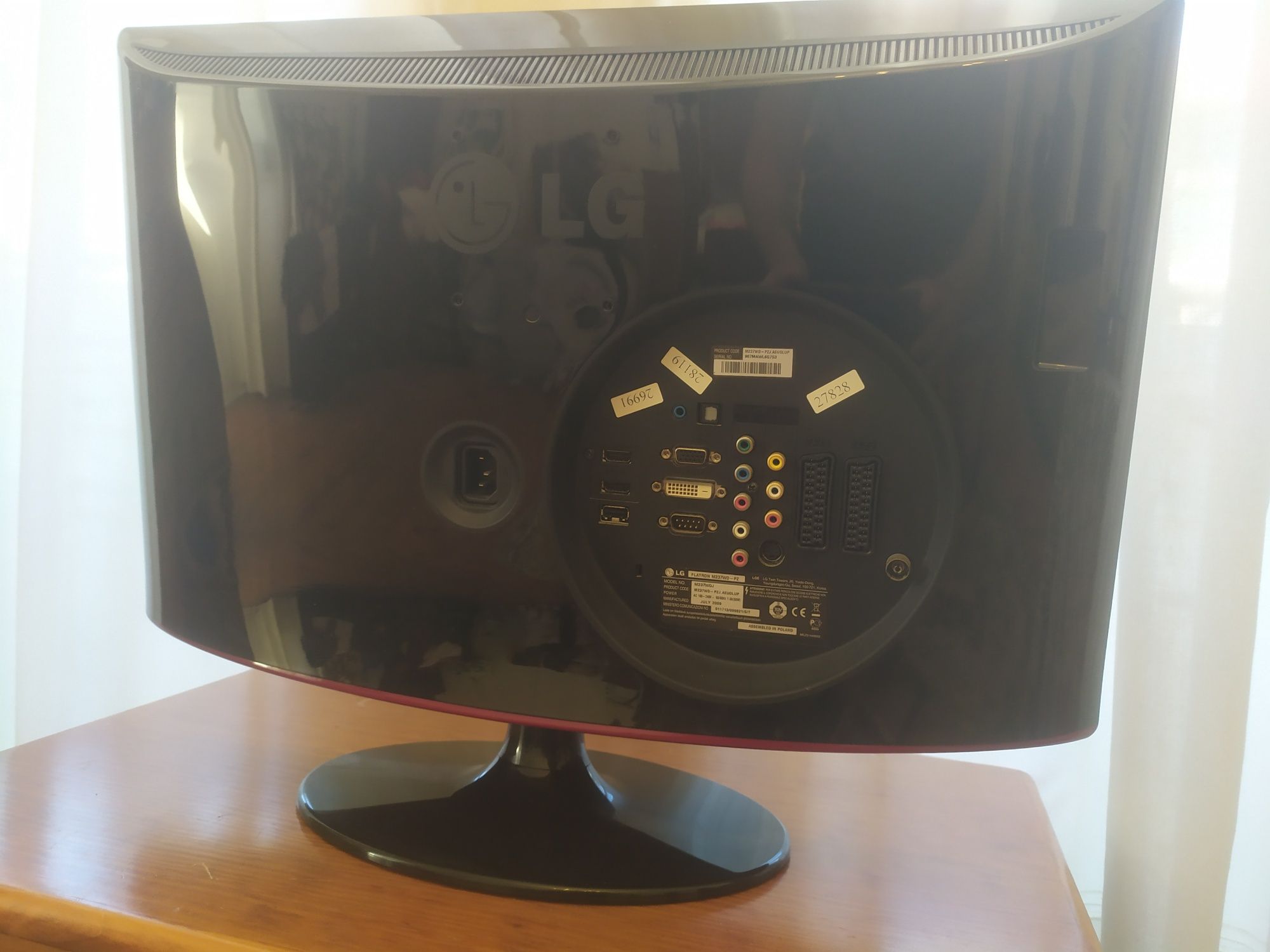 Televisão LG flatron m237wd-pz para aproveitamento de peças