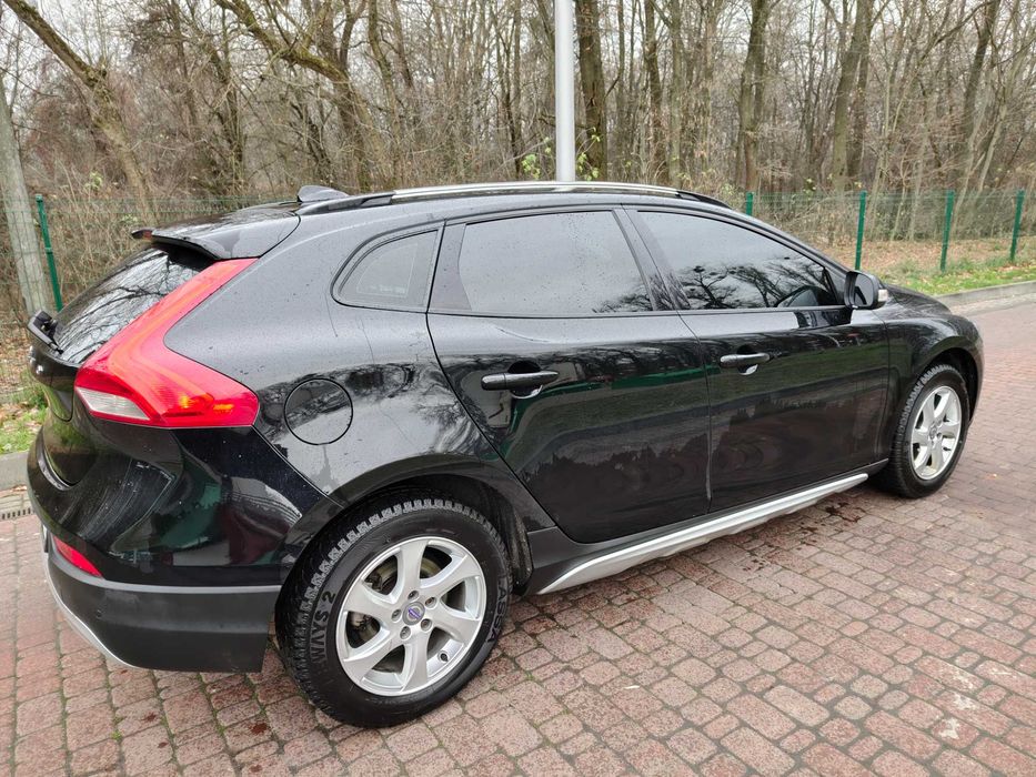 Продам авто Volvo V40 Cross Country 2014