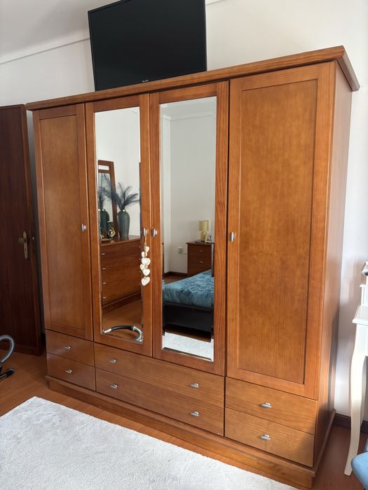 Quarto completo em madeira