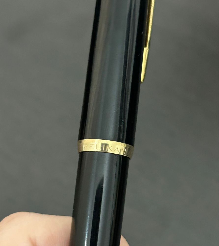Caneta pelikan preta