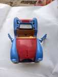 Brinquedo carro clássico descapotável