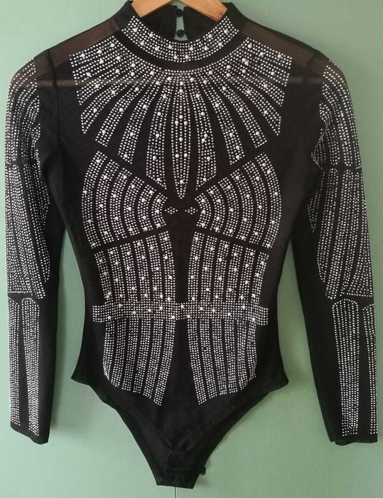 Body czarne perełki cekiny