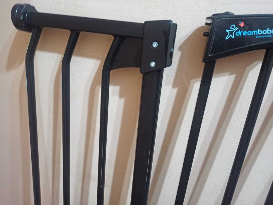 Bramka zabezpieczająca schody, barierka na drzwi, rozporowa, czarna.