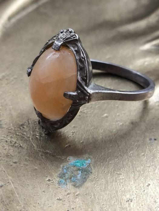 Stary srebrny pierścionek z miodowym oczkiem . Vintage