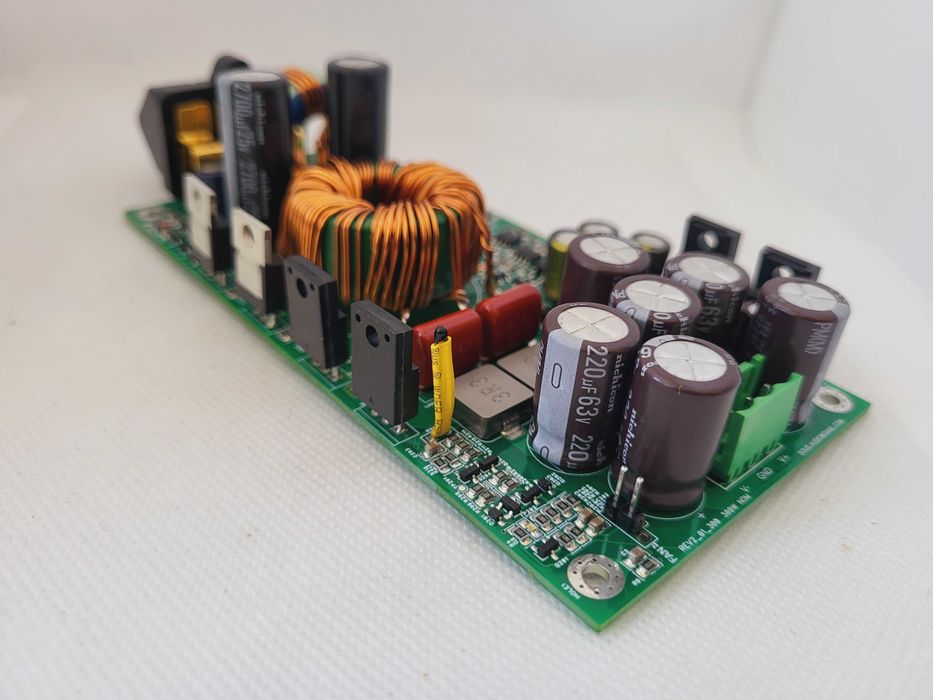 Автомобильный преобразователь напряжения для питания усилителя