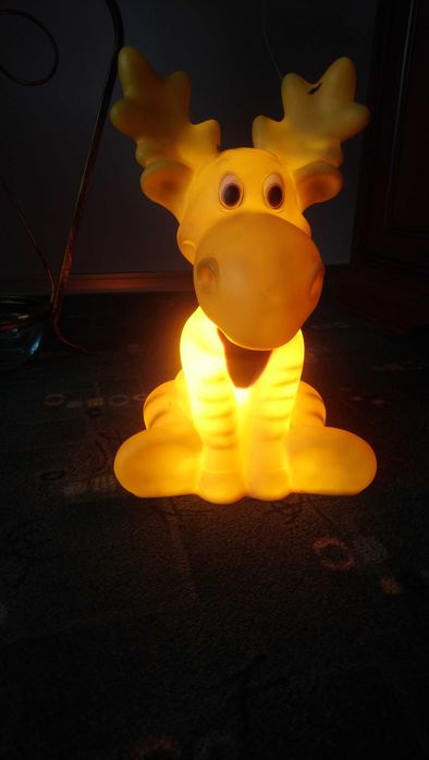 Żółta lampka nocna łoś