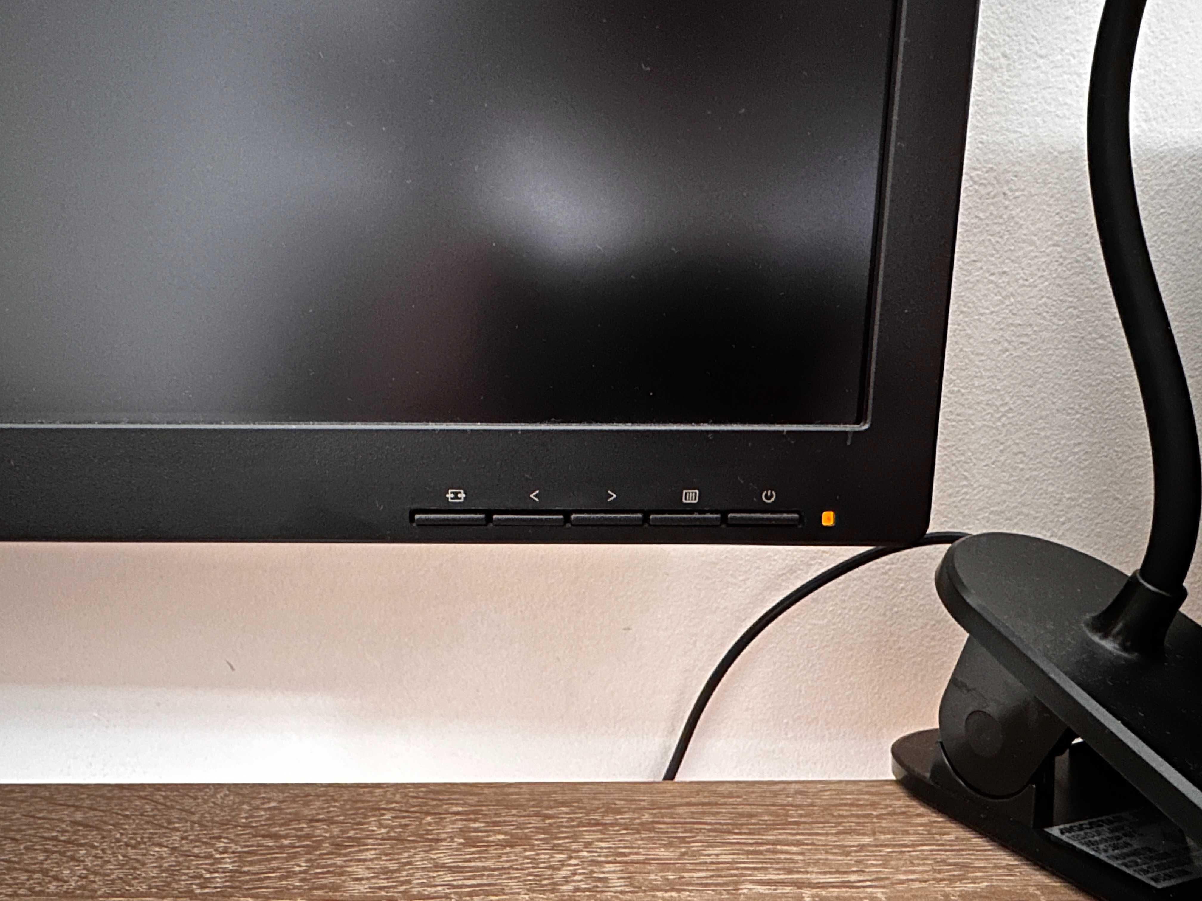 LED IPS Monitor AOC 27 Cali  / Flicker Free / super stan.