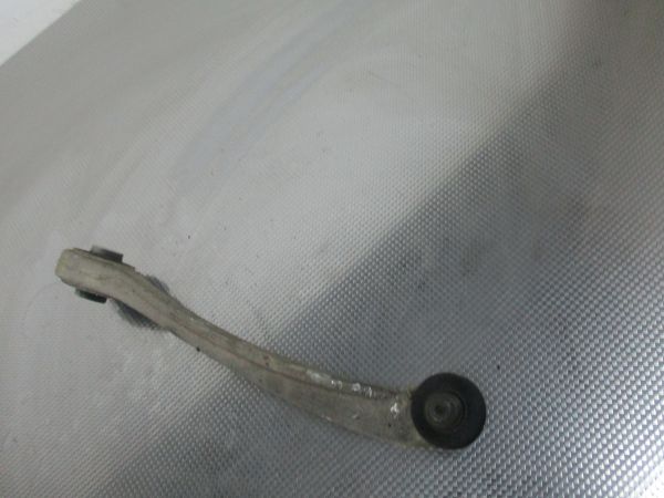 Braço de suspensão frente direito VOLKSWAGEN Passat (3B3)