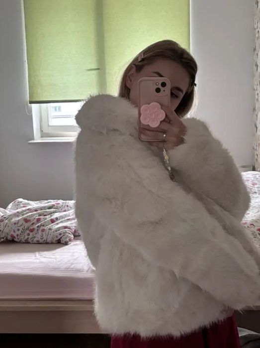 Женская еко шуба молочно белого цвета