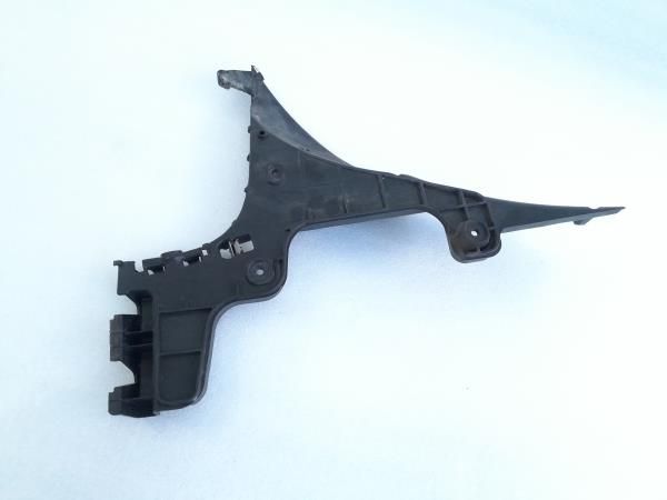 Guia de pára-choques trás direita AUDI A3 (8P1)