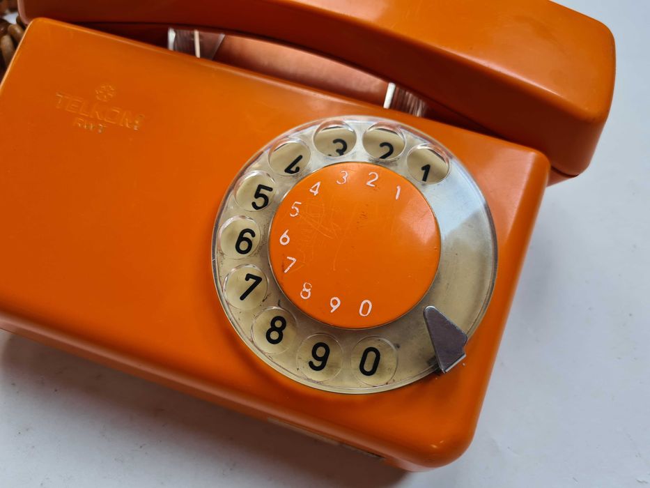 Kultowy Model z Obrotową Tarczą w Energetycznym Pomarańczu Telefon PRL