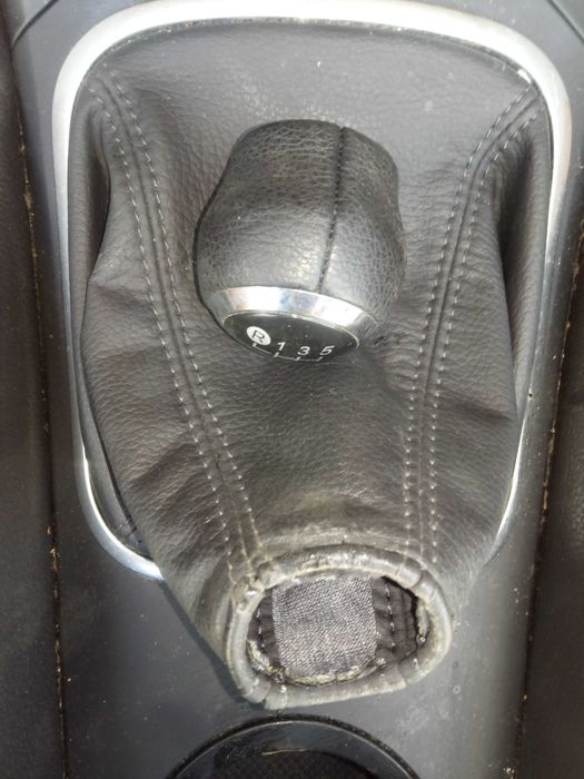 toyota AVENSIS T27 15-18 ramka panel zmiany biegów gałka