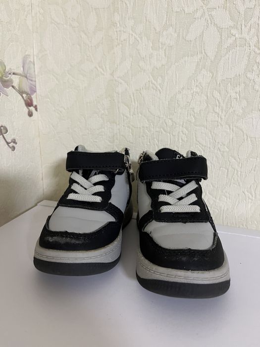 Продам деми ботинки