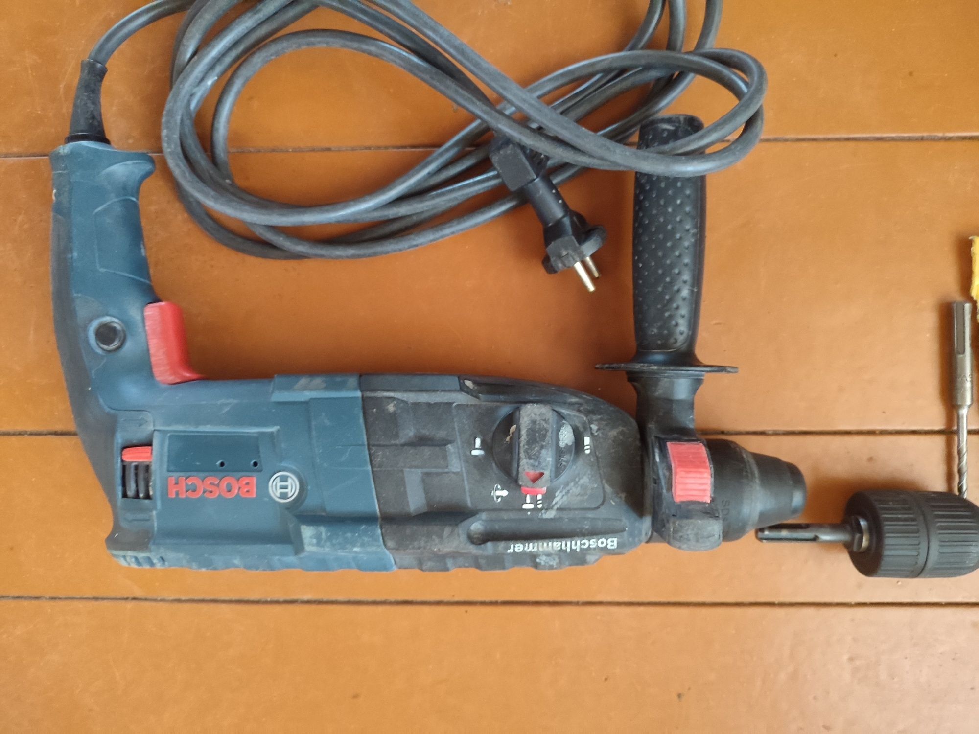 Перфоратор Bosch hammer