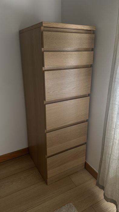 Cómoda Ikea com 6 gavetas