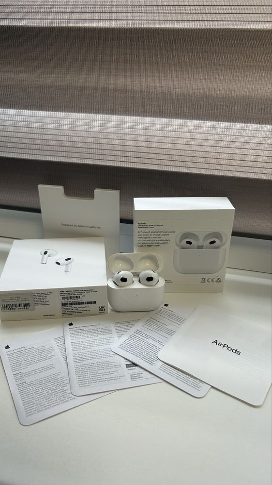 AppleAirpods 3 with Wirless Charging Case 2021