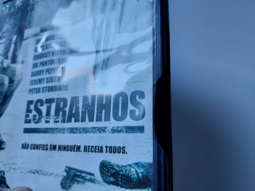 Estranhos ( Unknown ), de Simon Brand