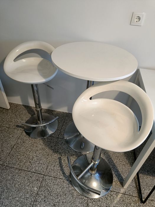 Conjunto mesa e bancos ajustáveis cozinha bar