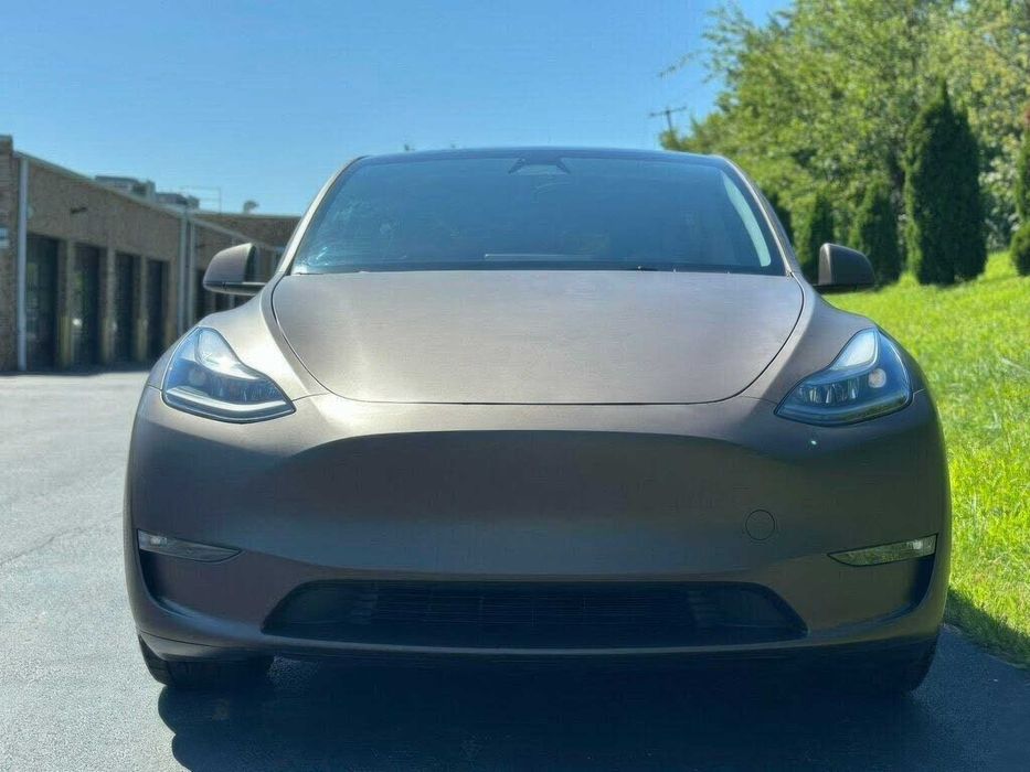 Tesla Model Y      2023
