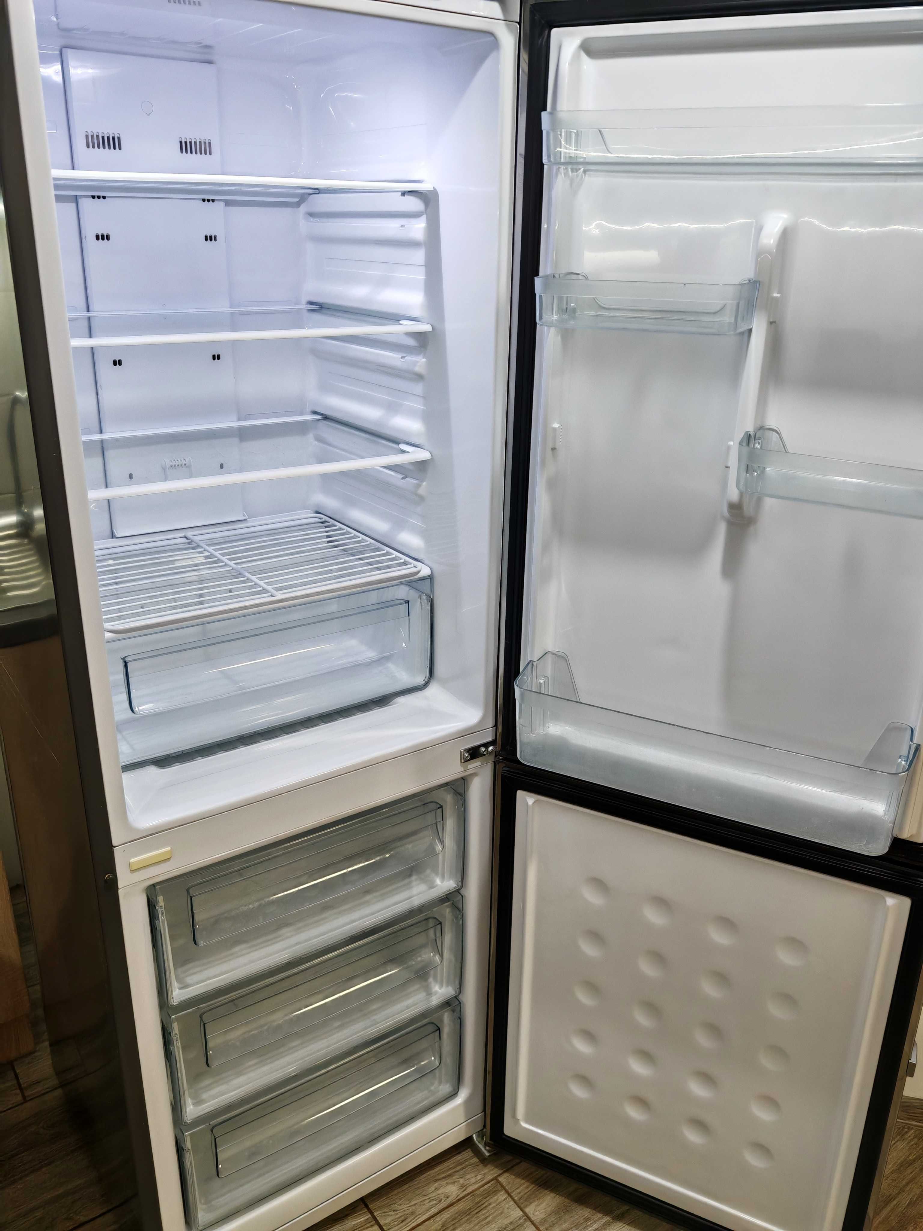 Lodówka Samsung inox z wyświetlaczem LED – No Frost. Super stan.