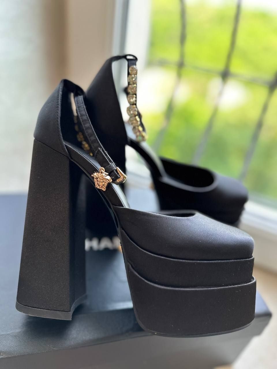 Туфли Versace Черные Medusa Aevitas