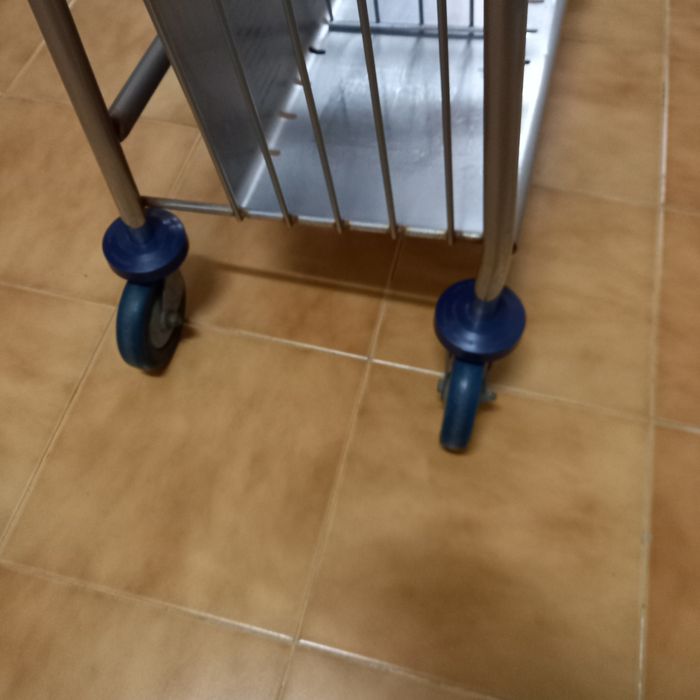 Carrinho transporte pratos