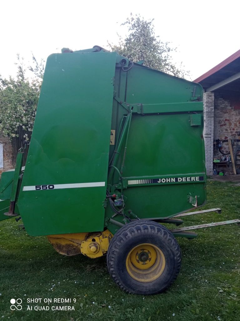 Prasa John Deere 550