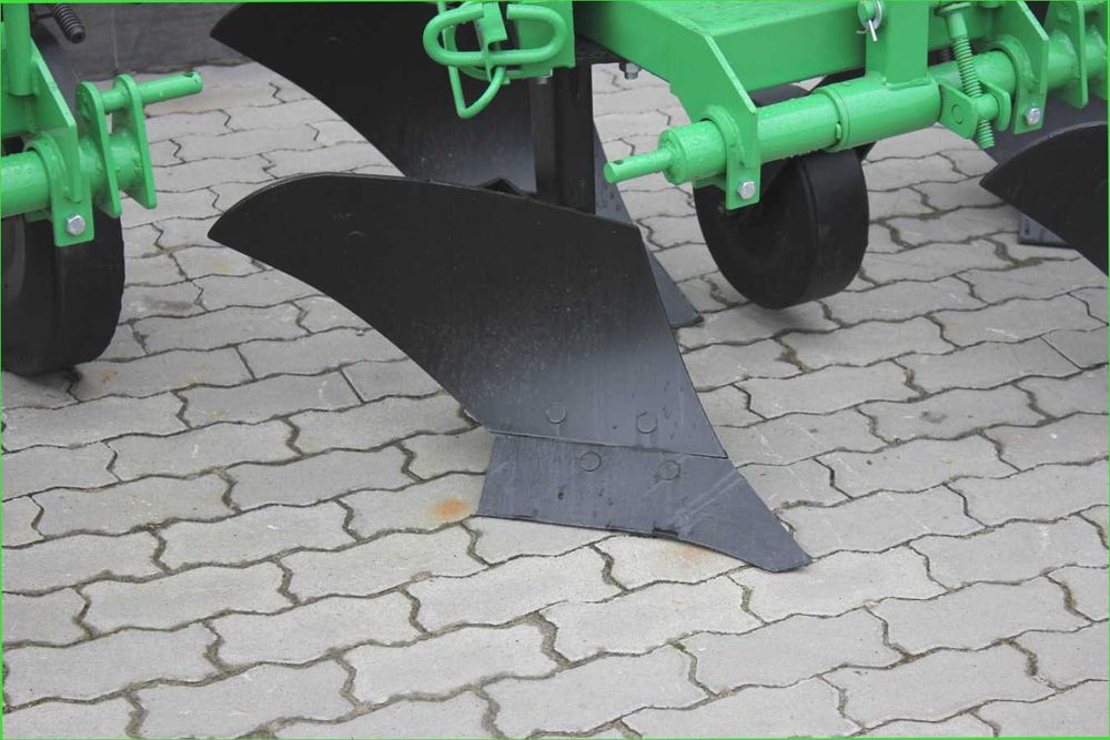 Доставка по Україні! Плуг навісний лемішний ВІД 2 по 20 см БОМЕТ BOMET