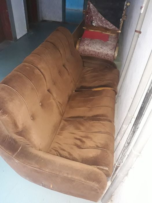 Продам два дивана под ремонт