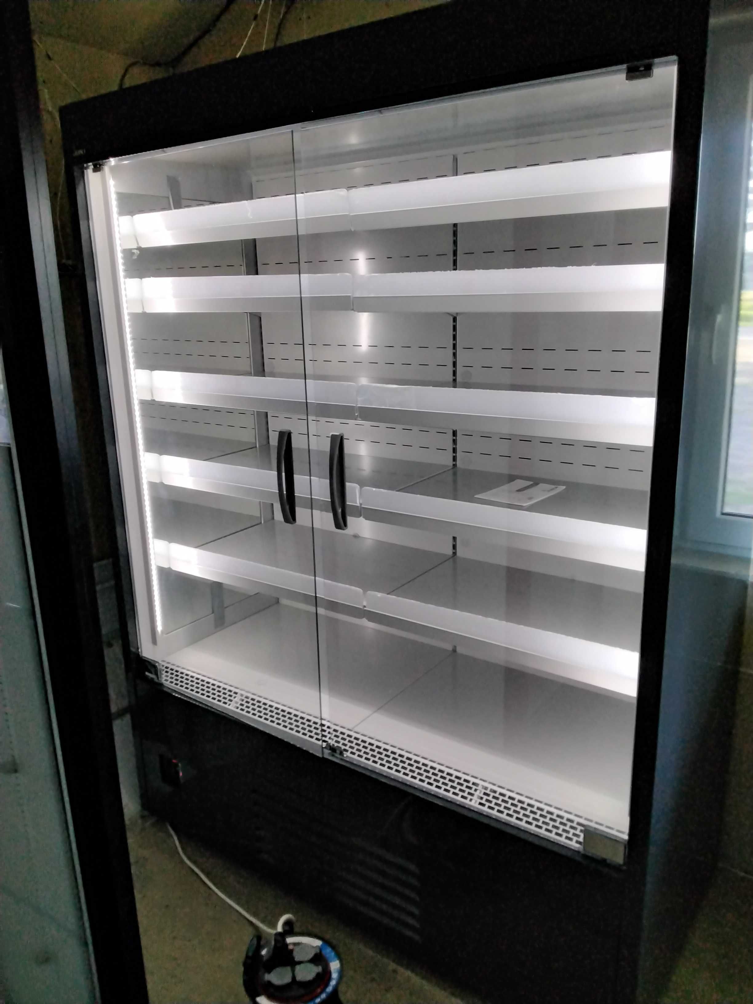 Регали вітрини гірки пристінні холодильні шафи