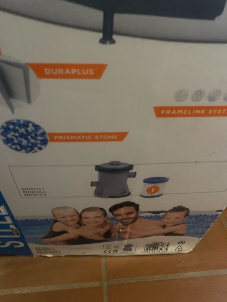 Picina redonda de lona usada so um verao