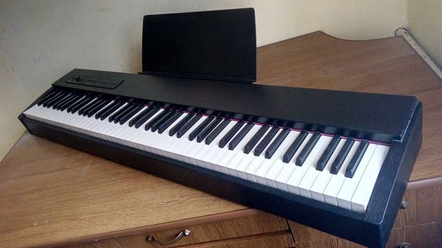 цифрове фортепіано Roland f-20
